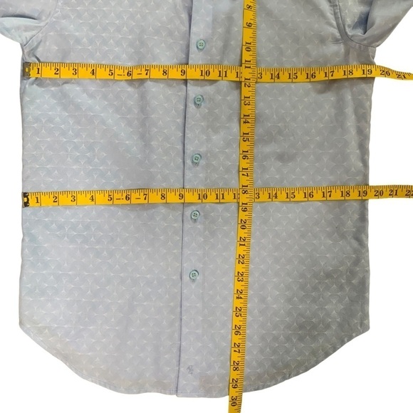 Robert Graham Light Blue Short Sleeve Button Down Shirt Excellent Condition - Picture 7 of 9
